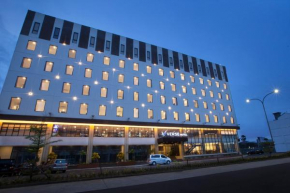 Отель Verse Hotel Cirebon  Чиребон